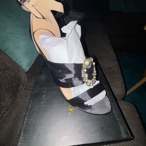 Elegant Black Women's Sandals with Pearl Embellishment